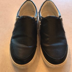 Steve Madden black slip on tennis shoes